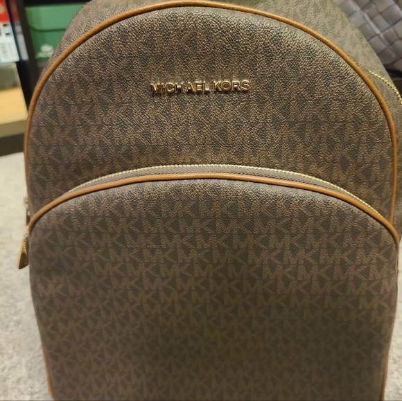 Large new Michael Kors backpack - Picture 1 of 3